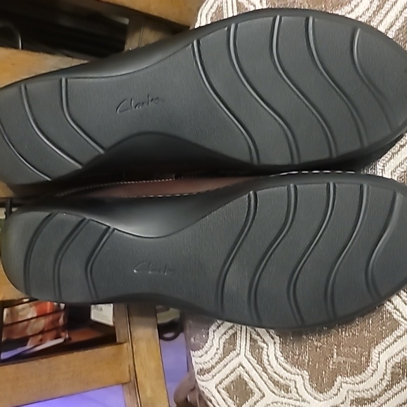 Clarks collection Ultimate Comfort shoes - Picture 3 of 4